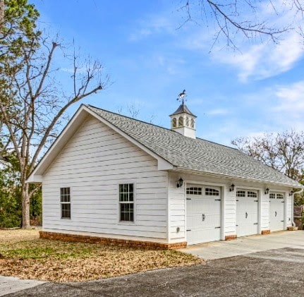 309 E Robert Toombs Ave, Washington, GA 30673 - view of side of property with a shingled roof