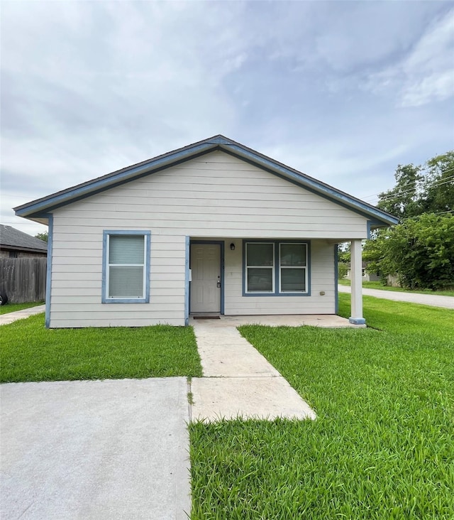 1019 Avenue E Ave E, Rosenberg, TX 77471 - view of front facade featuring a porch and a front lawn