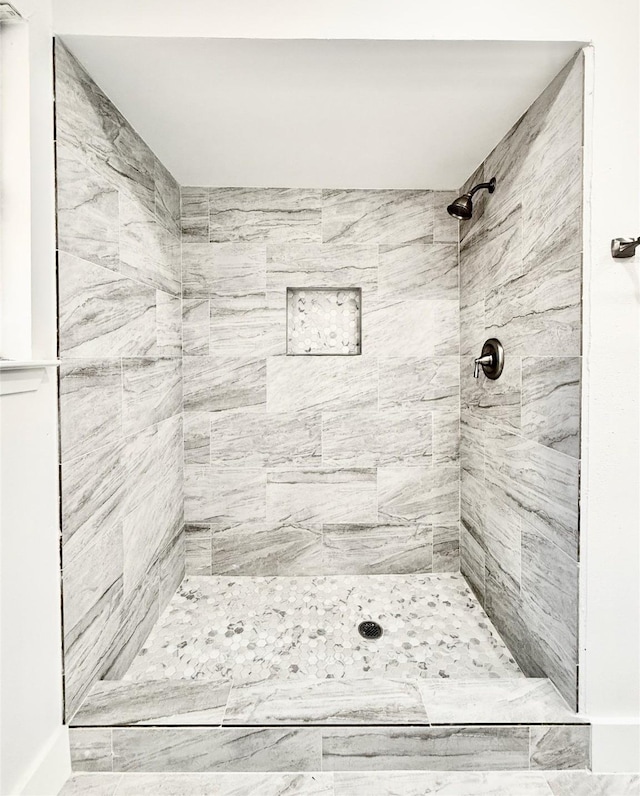 4015 Leeshire Dr, Houston, TX 77025 - full bathroom with tiled shower