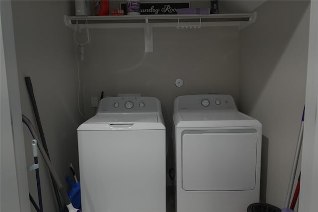 5902 Gardendale Dr Unit C, Houston, TX 77092 - washroom with washing machine and clothes dryer