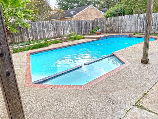 15902 Seven Springs Dr, Houston, TX 77084 - view of pool featuring a pool with connected hot tub and a fenced backyard