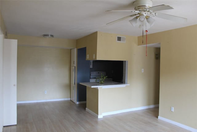 6161 Reims Rd Unit 611, Houston, TX 77036 - kitchen featuring a ceiling fan, light wood-style flooring, a peninsula, and range