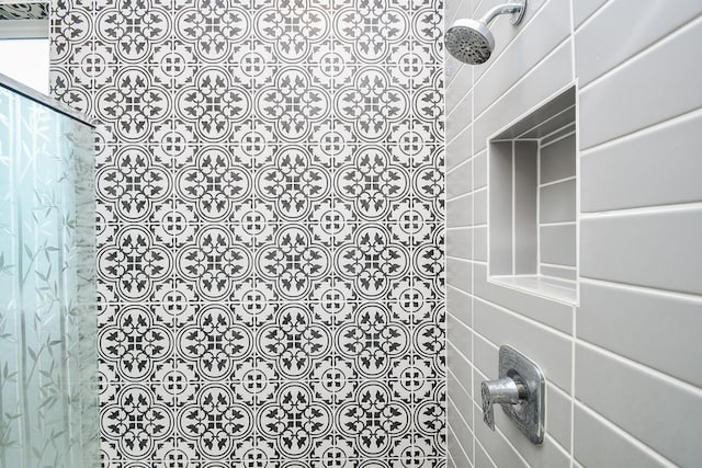 3819 Ethan Park Ct, Katy, TX 77494 - full bath with tiled shower