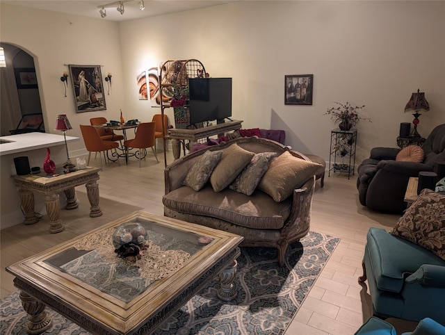 1901 Post Oak Blvd Unit 3101, Houston, TX 77056 - living area featuring arched walkways and light wood-style flooring