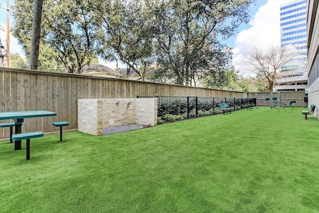 1901 Post Oak Blvd Unit 3101, Houston, TX 77056 - view of yard featuring a dog friendly area