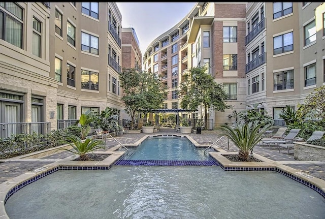 1901 Post Oak Blvd Unit 3101, Houston, TX 77056 - community pool with a patio