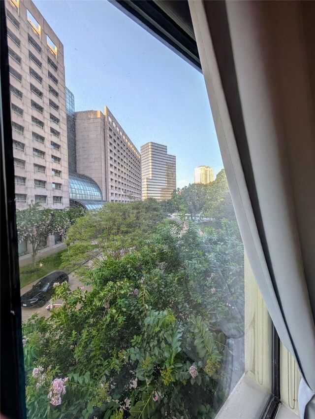 1901 Post Oak Blvd Unit 3101, Houston, TX 77056 - balcony with a view of city