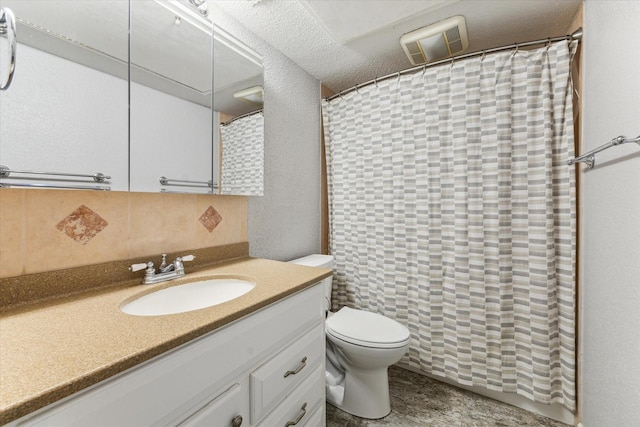 1880 White Oak Dr Unit 159, Houston, TX 77009 - full bathroom with vanity, backsplash, and curtained shower