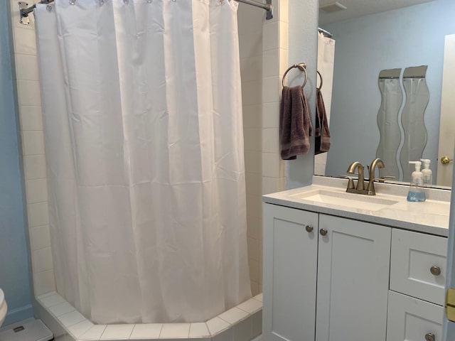 1025 14th St, Dickinson, TX 77539 - full bath featuring vanity and a shower with shower curtain