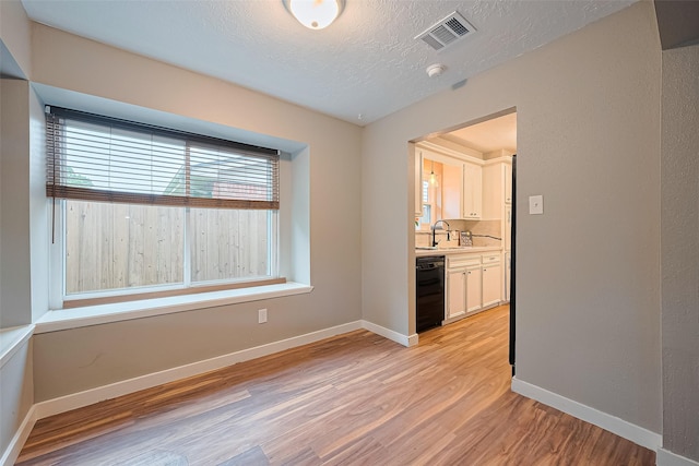 5130 Porter Ridge Dr, Houston, TX 77053 - unfurnished room featuring light wood finished floors, a textured ceiling, and a smoke detector