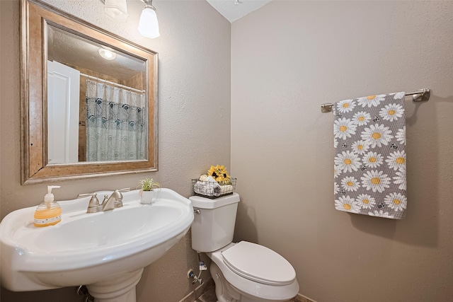5130 Porter Ridge Dr, Houston, TX 77053 - full bath featuring toilet and a sink