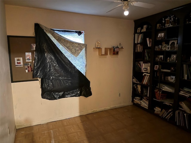 1151 Creekmont Dr, Houston, TX 77091 - sitting room featuring a ceiling fan