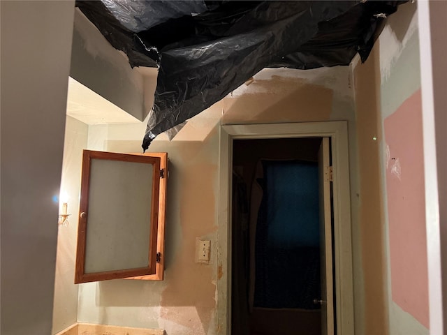 1151 Creekmont Dr, Houston, TX 77091 - view of hallway