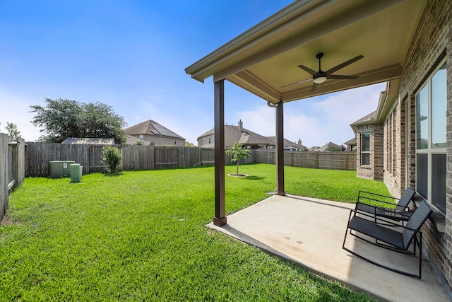 3822 Moreland Branch Ln, Katy, TX 77493 - fenced backyard with a ceiling fan and a patio