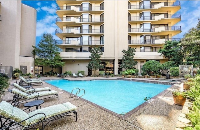 3350 Mccue Rd Unit 1901, Houston, TX 77056 - view of community pool