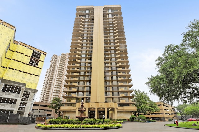 3350 Mccue Rd Unit 1901, Houston, TX 77056 - view of apartment building / complex