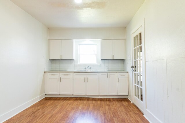 4918 Leffingwell St, Houston, TX 77026 - kitchen with light wood-style floors, tasteful backsplash, and light countertops