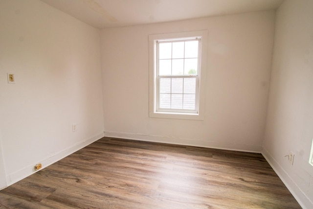 4918 Leffingwell St, Houston, TX 77026 - unfurnished room featuring dark wood finished floors and baseboards