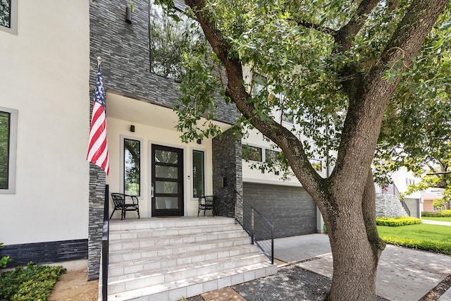 1010 Waltway Dr, Houston, TX 77008 - view of exterior entry featuring stucco siding, a garage, and covered porch
