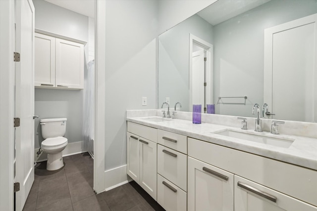 1010 Waltway Dr, Houston, TX 77008 - full bath featuring double vanity, tile patterned floors, and curtained shower