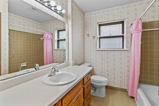 14115 Lantern Ln, Houston, TX 77015 - full bath featuring tile patterned floors, vanity, wallpapered walls, a textured ceiling, and shower / bath combo with shower curtain