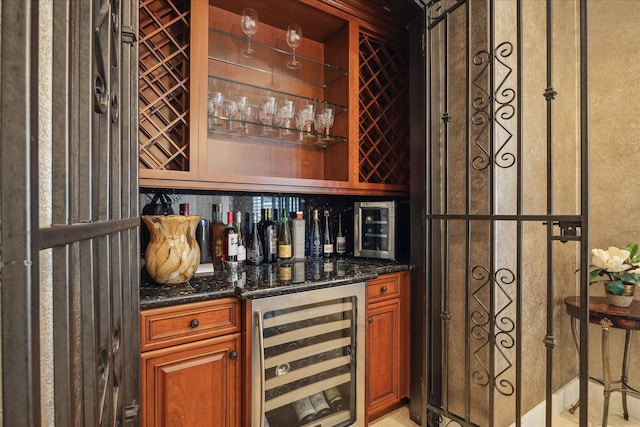 3319 Bridgeberry Ln, Houston, TX 77082 - indoor dry bar featuring wine cooler