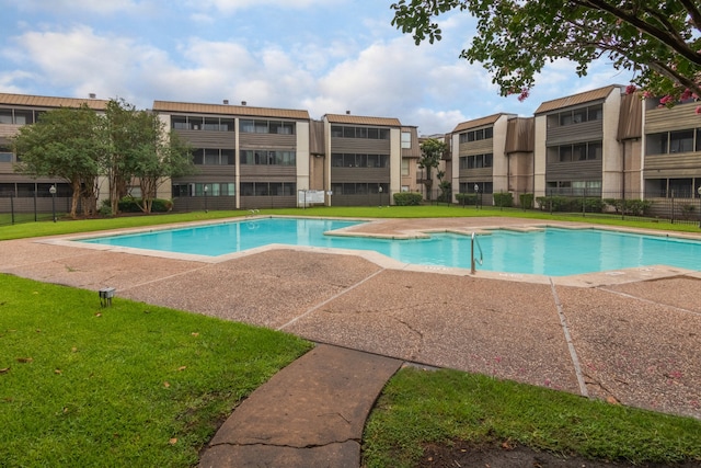 3025 Walnut Bend Ln Unit 37, Houston, TX 77042 - community pool featuring a patio and a residential view