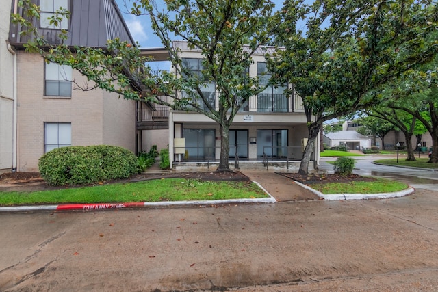 3025 Walnut Bend Ln Unit 37, Houston, TX 77042 - view of building exterior