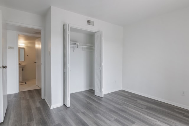 3025 Walnut Bend Ln Unit 37, Houston, TX 77042 - unfurnished bedroom with wood finished floors and a closet