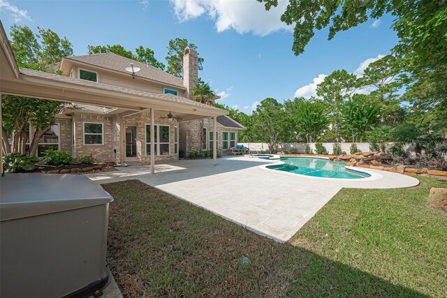 6018 Rapid Creek Ct, Houston, TX 77345 - view of swimming pool with a patio area, ceiling fan, a fenced backyard, and a pool with connected hot tub