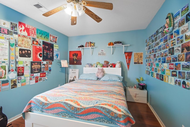 1202 Fairlane Sq, Channelview, TX 77530 - bedroom with wood finished floors and a ceiling fan