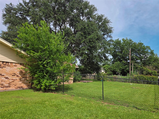 700 W 19th St, Port Arthur, TX 77640 - view of yard