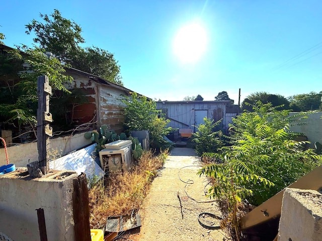 833 N Ave G, Odessa, TX 79763 - view of yard featuring an outdoor structure