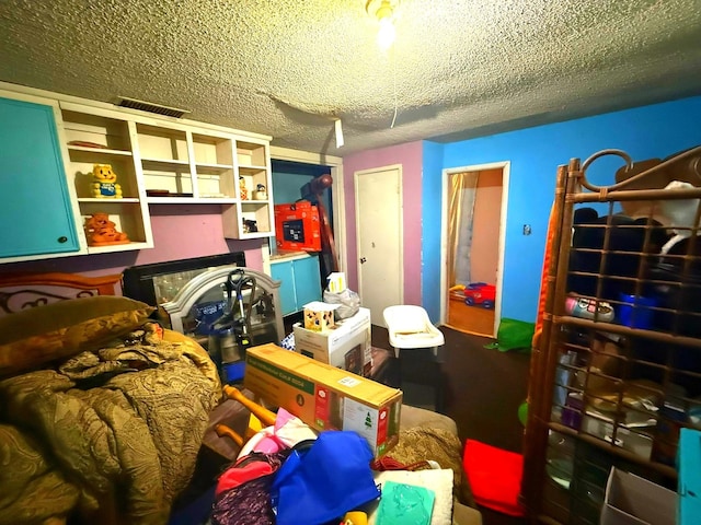 833 N Ave G, Odessa, TX 79763 - bedroom with a textured ceiling