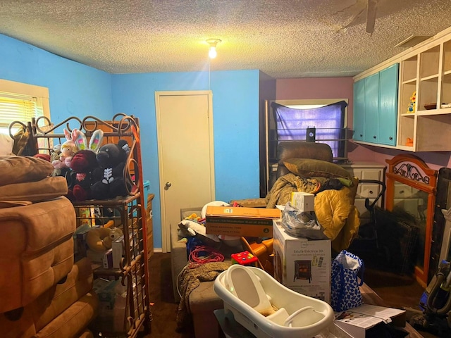 833 N Ave G, Odessa, TX 79763 - bedroom featuring a textured ceiling
