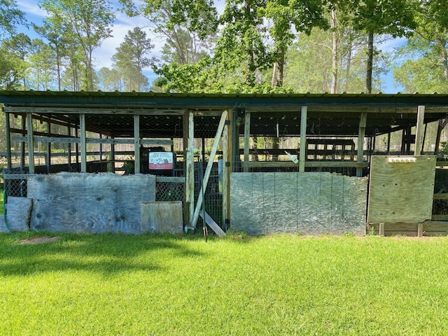 328 Mcguire Rd, Lufkin, TX 75901 - dock area with an exterior structure