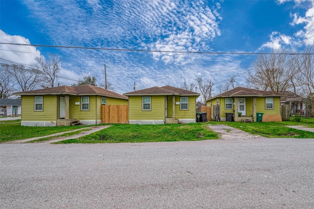 3938 King St, Houston, TX 77026 - view of bungalow-style house