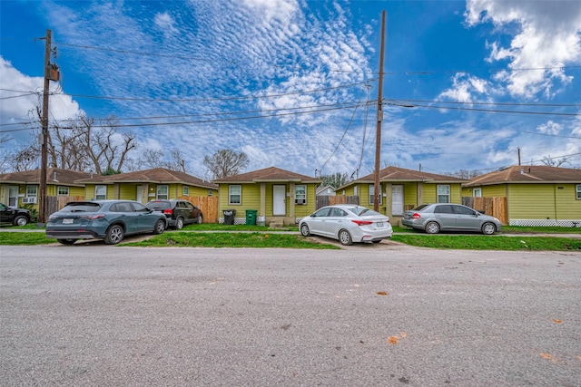 3938 King St, Houston, TX 77026 - bungalow-style house featuring a residential view