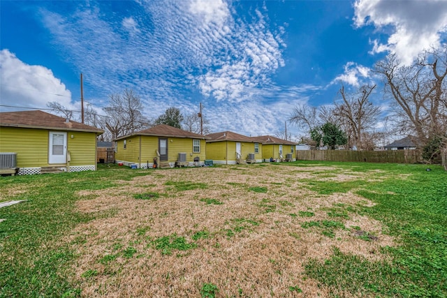 3938 King St, Houston, TX 77026 - view of yard featuring entry steps