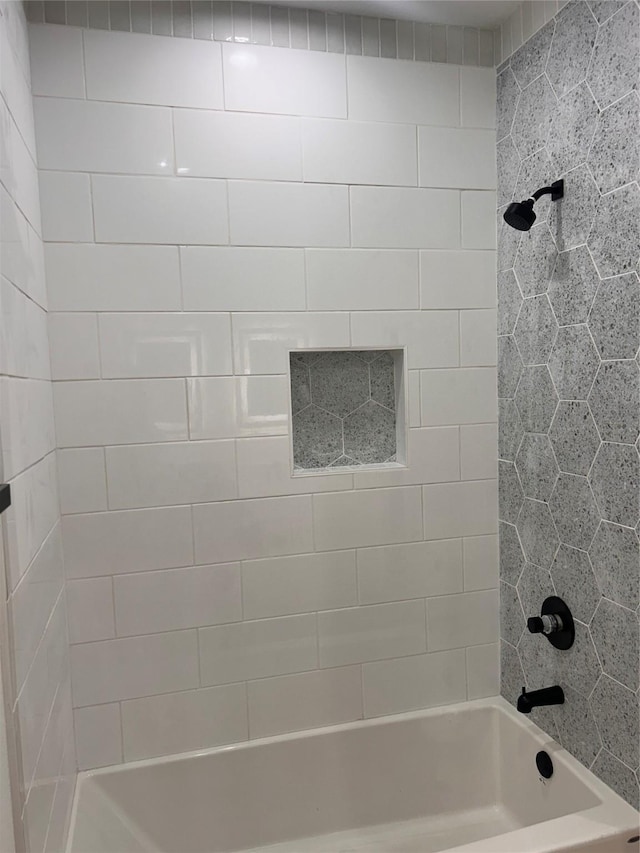 6206 Lyndhurst Dr, Houston, TX 77087 - full bath featuring shower / washtub combination