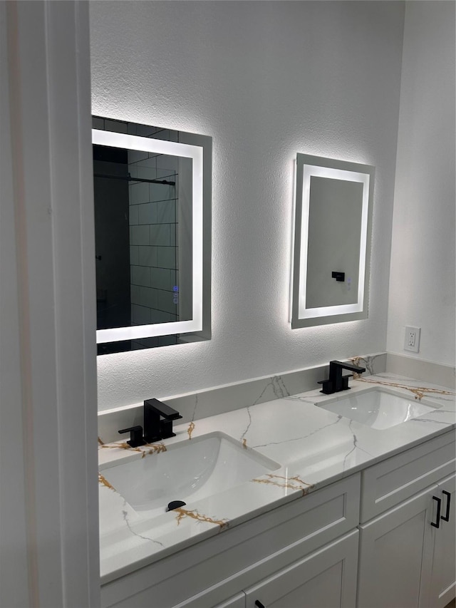 6206 Lyndhurst Dr, Houston, TX 77087 - full bath featuring double vanity and a textured wall