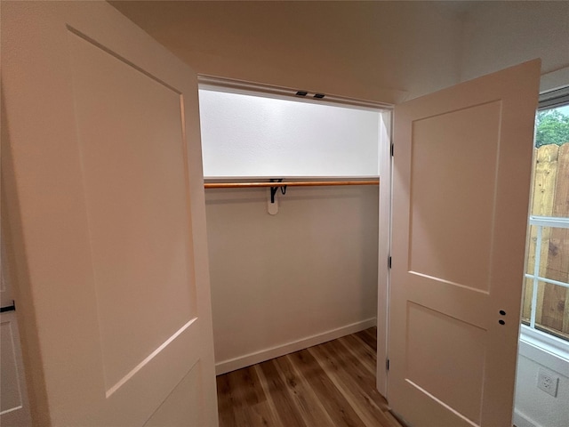 6206 Lyndhurst Dr, Houston, TX 77087 - view of closet