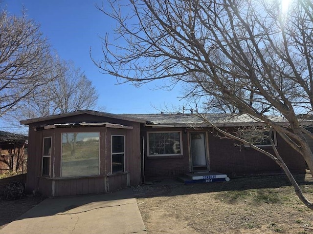 2014 Kokomo St, Plainview, TX 79072 - photo 1