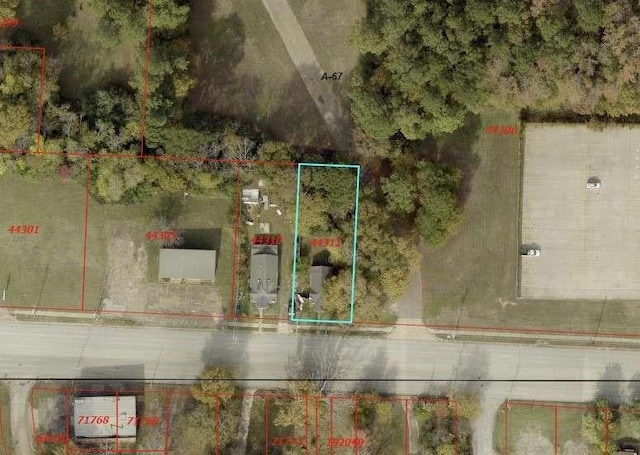1025 E Young St, Longview, TX 75602 - aerial view of property's location with property boundaries highlighted