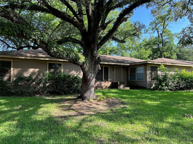 315 N Marsh Dr, Livingston, TX 77351 - view of front of house featuring a front yard