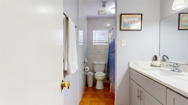 9030 Troulon Dr, Houston, TX 77036 - full bath featuring vanity and a shower with curtain