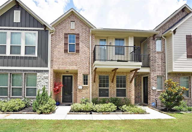 9428 Caddo Ridge Ln, Cypress, TX 77433 - townhome / multi-family property featuring a balcony, board and batten siding, and brick siding
