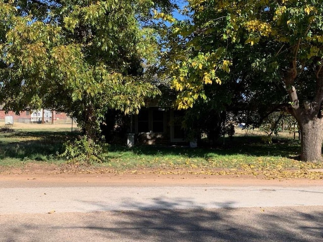 611 W Harris St, Spur, TX 79370 - photo 4