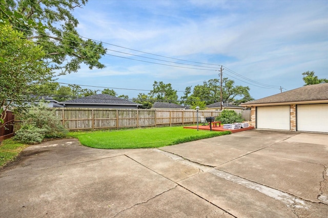 2415 W T C Jester Blvd, Houston, TX 77008 - fenced backyard with a garage and a patio