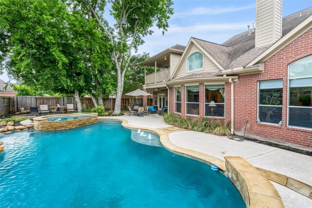7914 Chianti Ct, Sugar Land, TX 77479 - view of pool with a fenced backyard, a patio area, and a pool with connected hot tub